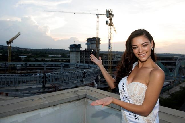 Outcry at Miss South Africa's gloves in greeting black kids | iNFOnews.ca