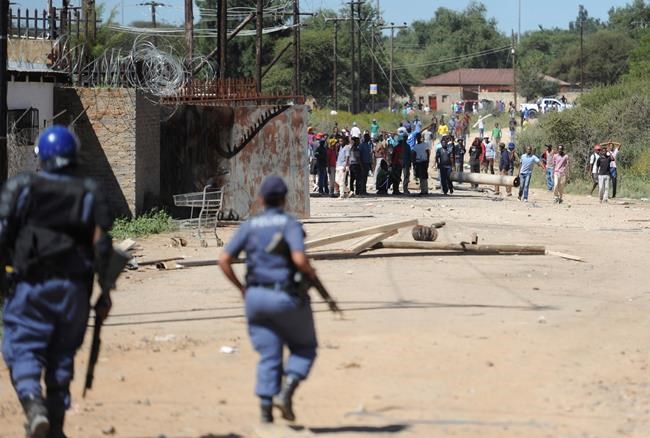 South Africa's leader cuts short UK visit after protests | iNFOnews.ca