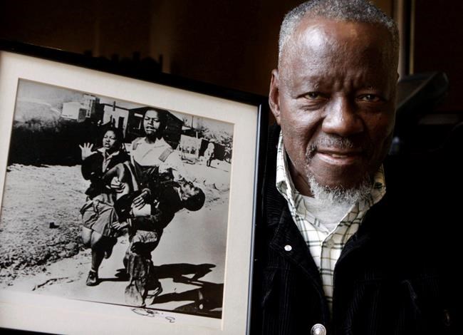 South African photographer of iconic protest image dies | iNFOnews.ca