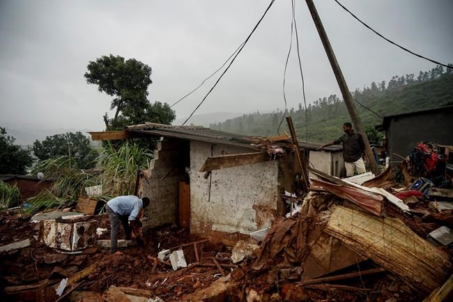 Aid finally reaches Zimbabwe village 12 days after cyclone | iNFOnews.ca