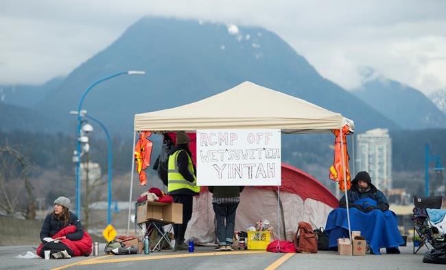 Anti-pipeline protesters blocking access to Vancouver ports served with injunction | iNFOnews.ca Anti-pipeline protesters blocking access to Vancouver ports served with injunction | iNFOnews.ca