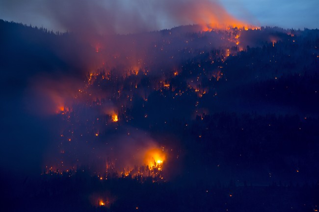 B.C. Premier Clark fears raging wildfires new norm, blames climate change | iNFOnews.ca CP33930356