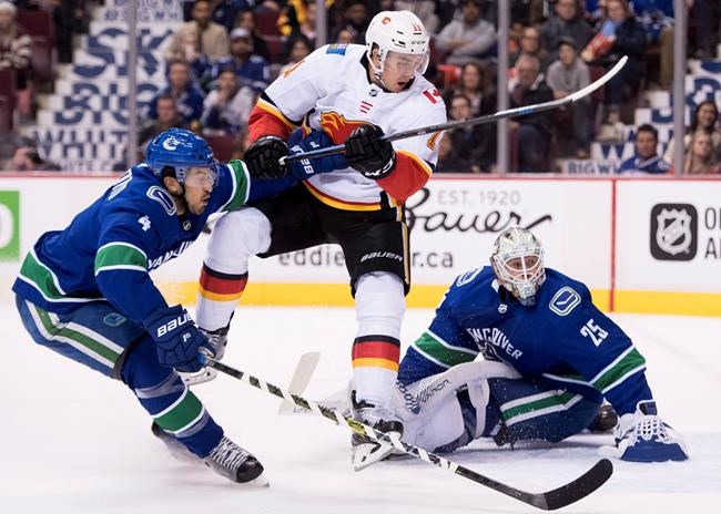 Elias Pettersson scores first goal in Canucks' 5-2 victory over Flames | iNFOnews.ca
