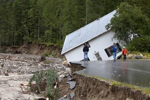 Deadly B.C. flooding continues to prompt evacuations, highway closures | iNFOnews.ca CP19190426