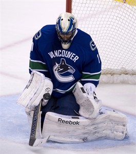 Luongo solid in Canucks 2-1 win over Wild; Kuemper loses in NHL debut | iNFOnews.ca