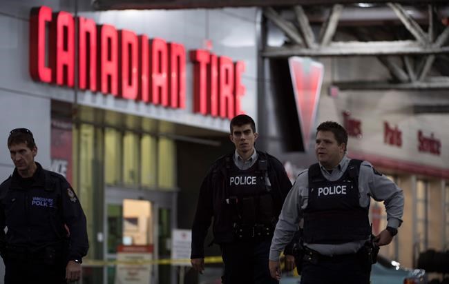 Man fatally shot by Vancouver police in robbery; officer, store worker stabbed | iNFOnews.ca