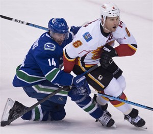 Canucks forward Alex Burrows released from Calgary hospital after injury | iNFOnews.ca CP32785771