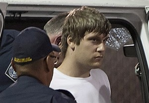 Man accused of fatally shooting 3 armoured car guards believed back in Edmonton | iNFOnews.ca CP19017669