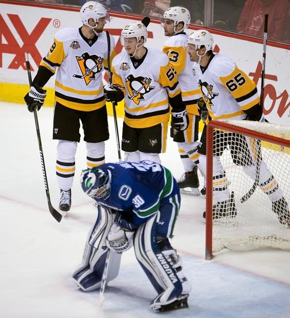Matt Murray makes 27 saves, Penguins shut out Canucks 3-0 | iNFOnews.ca
