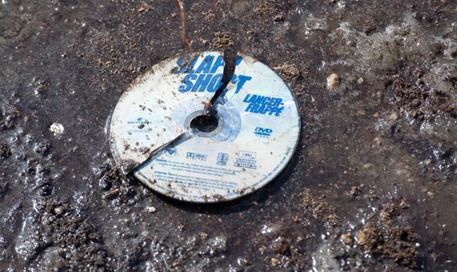 Hanson Brothers pay tribute to Humboldt Broncos after seeing shattered DVD | iNFOnews.ca