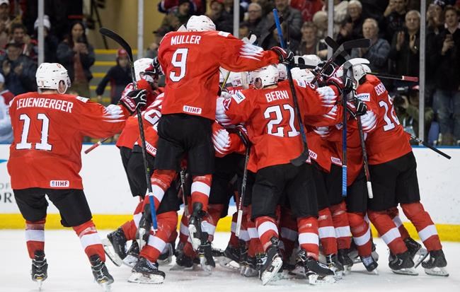 Swiss juniors upset top-ranked Sweden in world hockey quarterfinal shocker | iNFOnews.ca