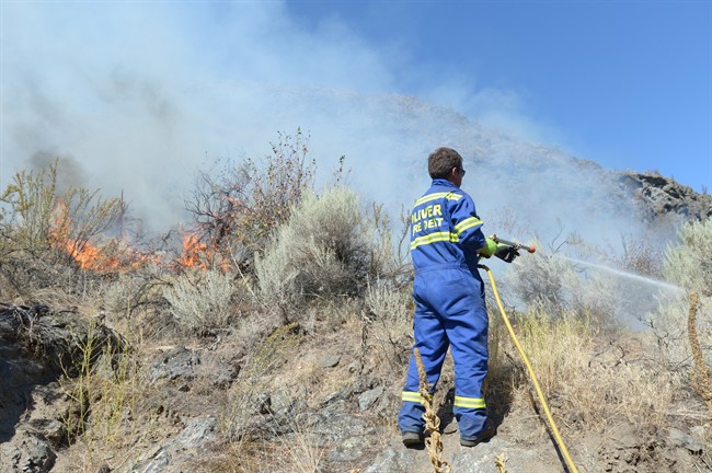 Wildfire in B.C.'s southeast destroys 30 homes, forces hundreds to evacuate | iNFOnews.ca CP34220795
