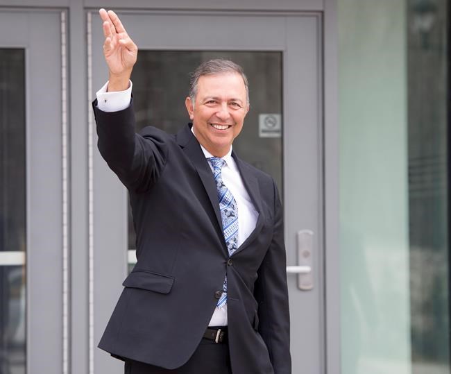 Former Quebec treasury board president Sam Hamad leaving politics | iNFOnews.ca