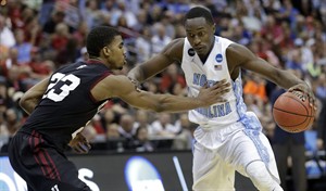 Jackson scores 4 in final minute, North Carolina avoids upset with 67-65 win over Harvard | iNFOnews.ca CP32364833