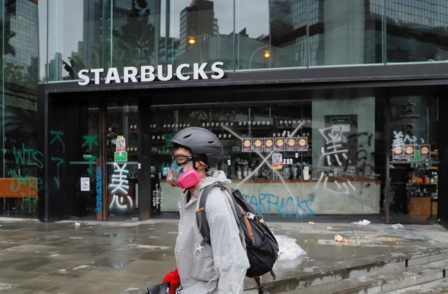 2 protesters charged in 1st use of Hong Kong's new mask ban | iNFOnews.ca