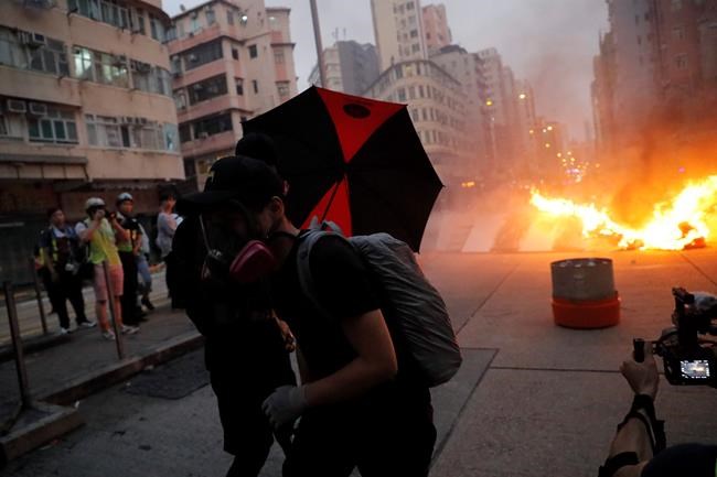 Hong Kong descends into chaos again as protesters defy ban | iNFOnews.ca CP884107788