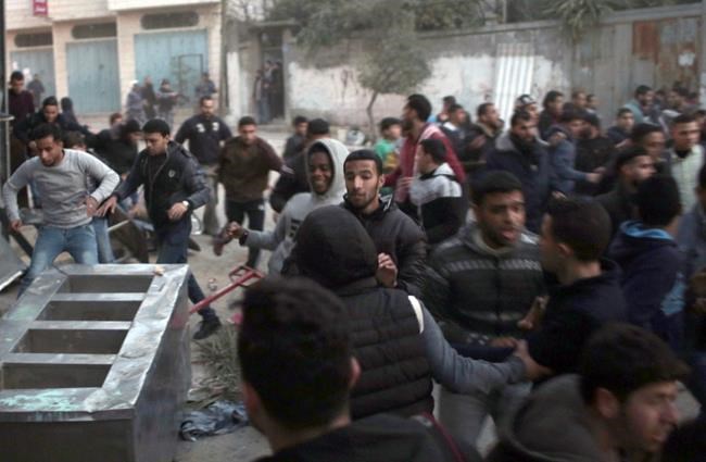 In rare demonstration, thousands protest power cuts in Gaza | iNFOnews.ca