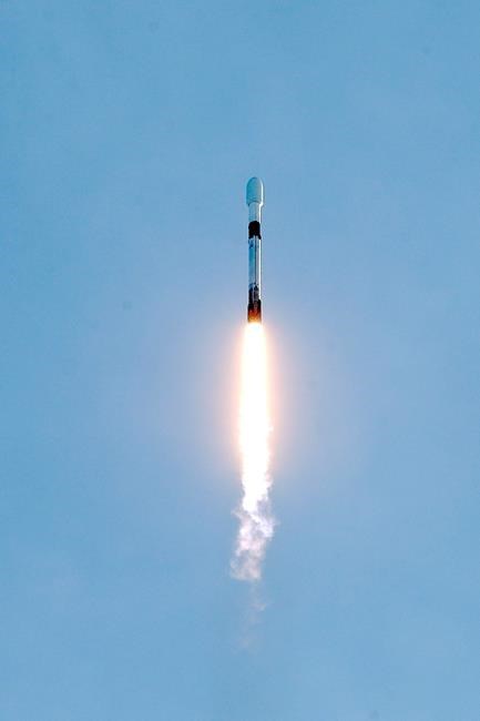 SpaceX puts 60 satellites into orbit despite engine failure | iNFOnews.ca SpaceX puts 60 satellites into orbit despite engine failure | iNFOnews.ca