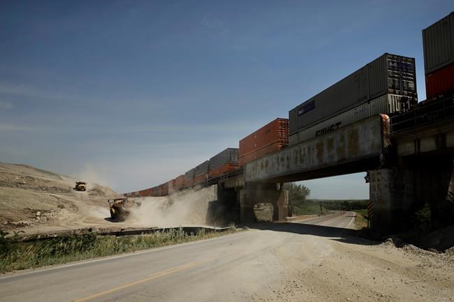 Major railroad expansion tearing up Flint Hills in Kansas | iNFOnews.ca