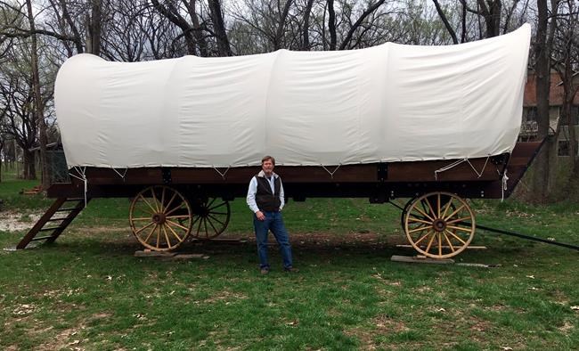 Kansas couple designs covered wagons for 'glamping' | iNFOnews.ca Kansas couple designs covered wagons for 'glamping' | iNFOnews.ca