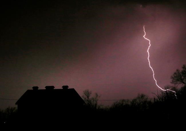 Hundreds of homes damaged in tornado-laden Midwest storm | iNFOnews.ca Hundreds of homes damaged in tornado-laden Midwest storm | iNFOnews.ca