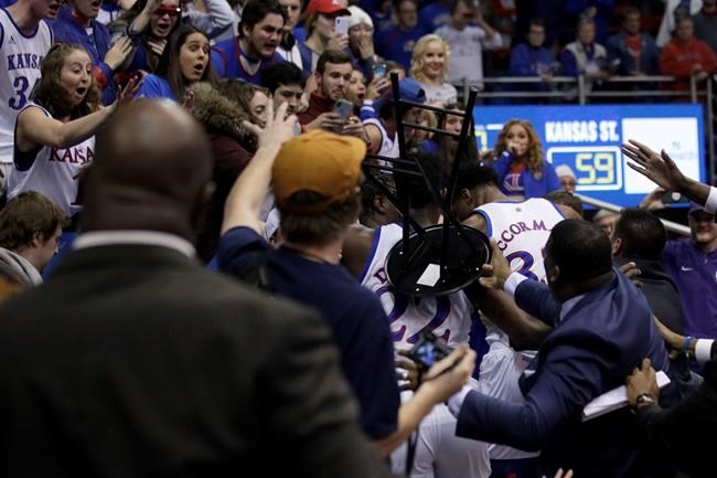 Ugly brawl breaks out at end of Kansas State-Kansas game | iNFOnews.ca Ugly brawl breaks out at end of Kansas State-Kansas game | iNFOnews.ca