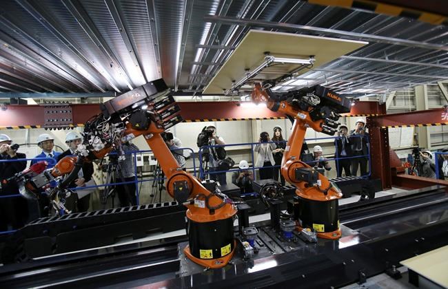 Construction robots weld, bolt, lift to beat worker shortage | iNFOnews.ca Construction robots weld, bolt, lift to beat worker shortage | iNFOnews.ca