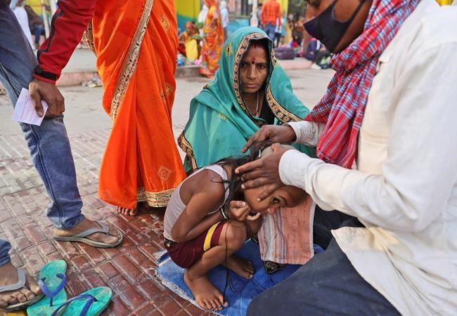 Huge gatherings at India's Hindu festival as virus surges | iNFOnews.ca Huge gatherings at India's Hindu festival as virus surges | iNFOnews.ca