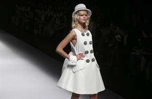 Study forecasts global luxury goods sales to grow 2 pct in 2014, slowed by geopolitical crises | iNFOnews.ca CP30276481