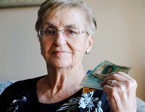 Wallet stolen on camping trip in 1979 returned to woman in Kamloops, B.C. | iNFOnews.ca CP30740834