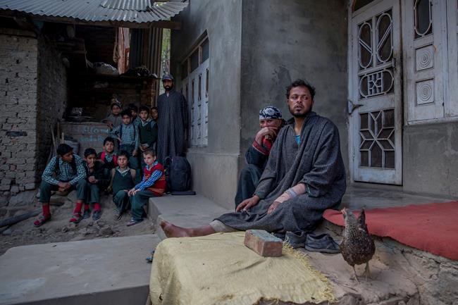 India bans social media sites to quell unrest in Kashmir | iNFOnews.ca