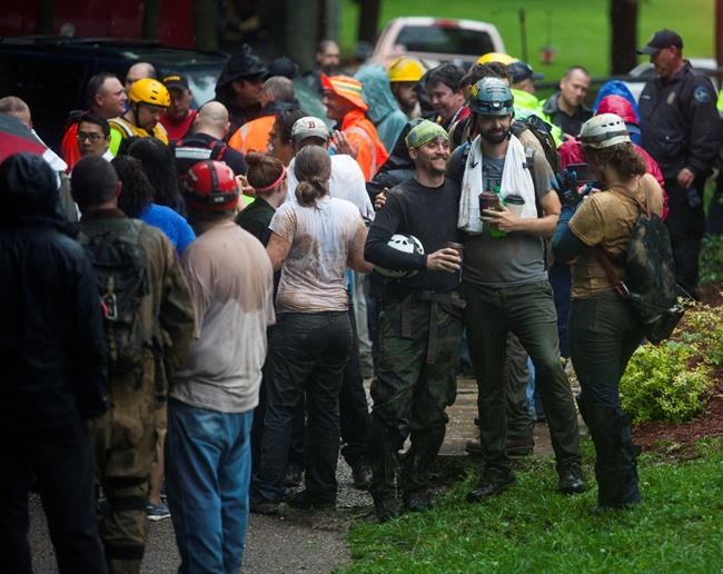 Group escapes Kentucky cave through neck-deep water | iNFOnews.ca