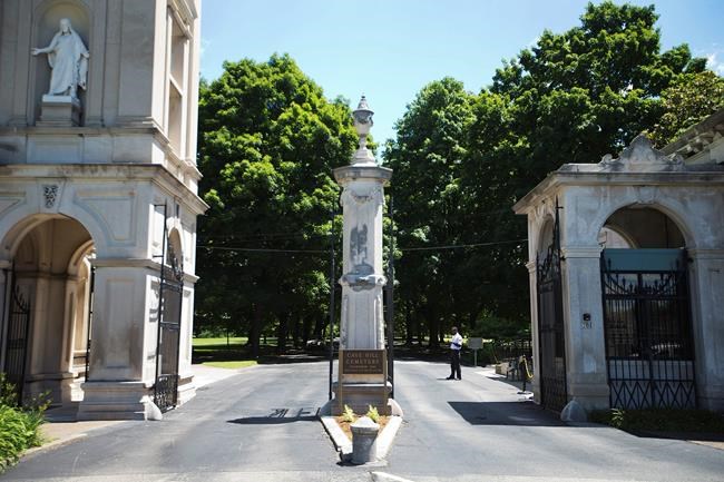 Ali's gravesite: Boxer will share cemetery with Col. Sanders | iNFOnews.ca CP575512969