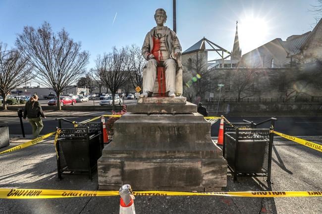 Kentucky city removing statue of anti-immigrant editor | iNFOnews.ca