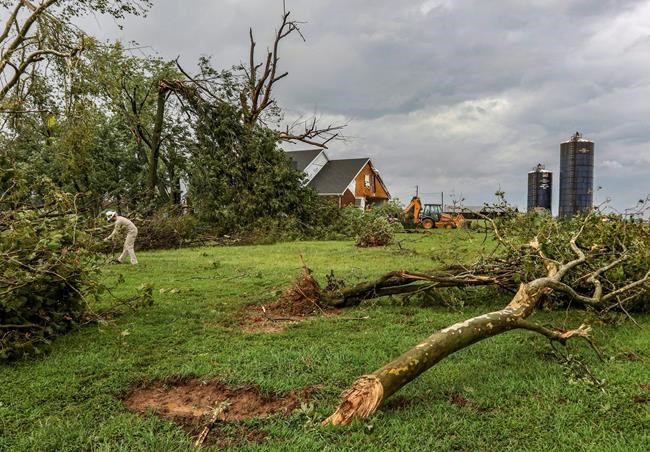 Suspected tornado in western Kentucky damages homes | iNFOnews.ca