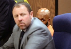 Recent troubles keep 'Suge' Knight locked up; now irrelevant in music world he helped re-shape | iNFOnews.ca CP31835842