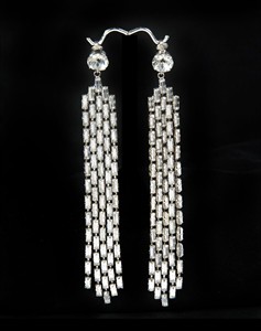 Earrings worn by Marilyn Monroe to 1955 film premiere sold for $185,000 | iNFOnews.ca