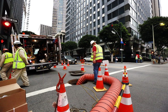 Electrical explosion in Los Angeles building hurts 2, knocks out power to 12 nearby structures | iNFOnews.ca CP34279675