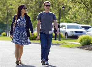Mark Zuckerberg, wife, most charitable Americans in 2013, thanks to Facebook stock value | iNFOnews.ca CP27146978
