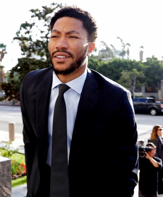 NBA's Derrick Rose cleared in rape lawsuit, poses with jury | iNFOnews.ca