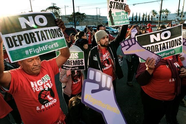 The Latest: Wage protesters march at Los Angeles airport | iNFOnews.ca CP1751900098