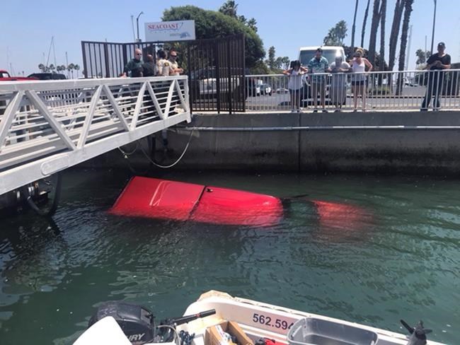 2 people, dog rescued from sinking truck at LA-area marina | iNFOnews.ca CP1555977738