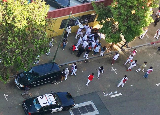 Gunmen open fire near vigil in Oakland, killing 17-year-old | iNFOnews.ca Gunmen open fire near vigil in Oakland, killing 17-year-old | iNFOnews.ca