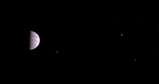 NASA's Juno spacecraft beams first pictures from Jupiter | iNFOnews.ca