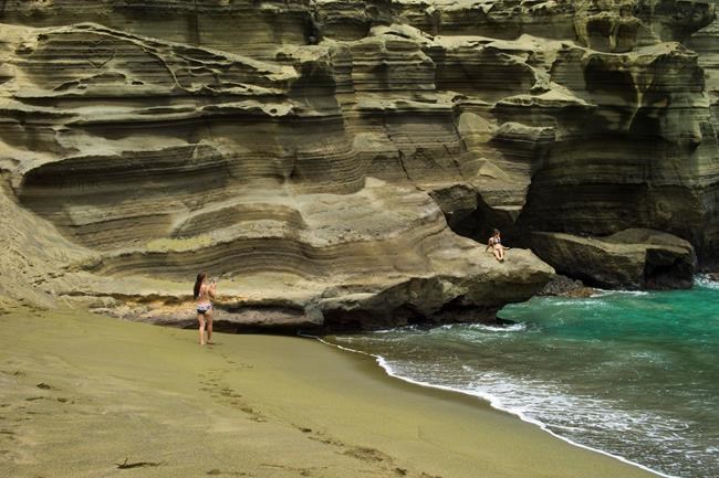 EBay removes listings of Hawaii beach sand from its website | iNFOnews.ca