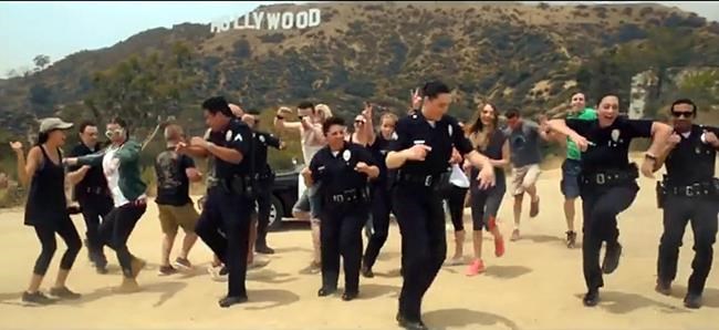 Online dance craze sweeps police departments across US | iNFOnews.ca