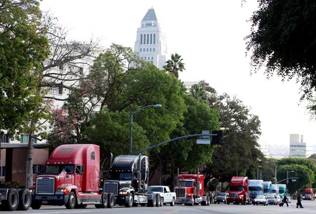 Truckers file 1st suit contesting California gig economy law | iNFOnews.ca CP886375753