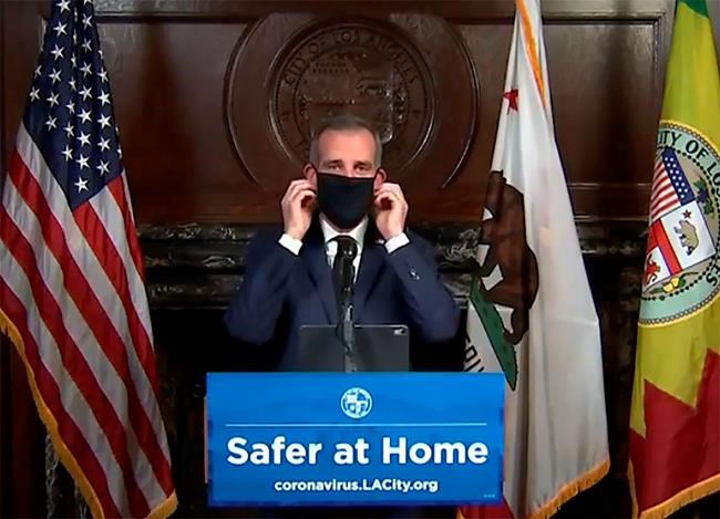 White House moves toward promoting face masks to fight virus | iNFOnews.ca