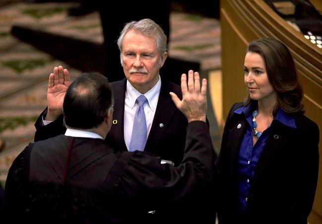 Ex-Oregon Gov. Kitzhaber to pay $20,000 for ethics violation | iNFOnews.ca CP1946482029