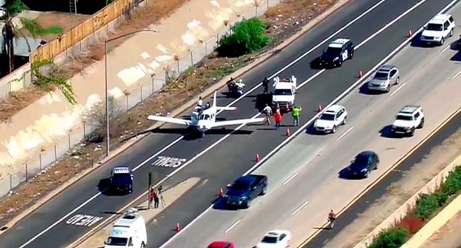 Plane makes emergency landing on Southern California freeway | iNFOnews.ca Plane makes emergency landing on Southern California freeway | iNFOnews.ca